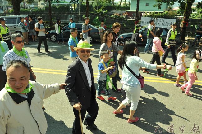 牛耳石雕公園董事長黃炳松，也參加了護樹大遊行。（柏原祥攝）