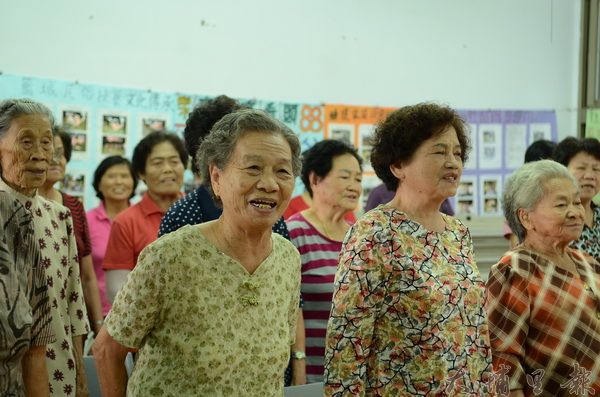籃城社區老年人口比例高，但老人特別有活力。（柏原祥攝）