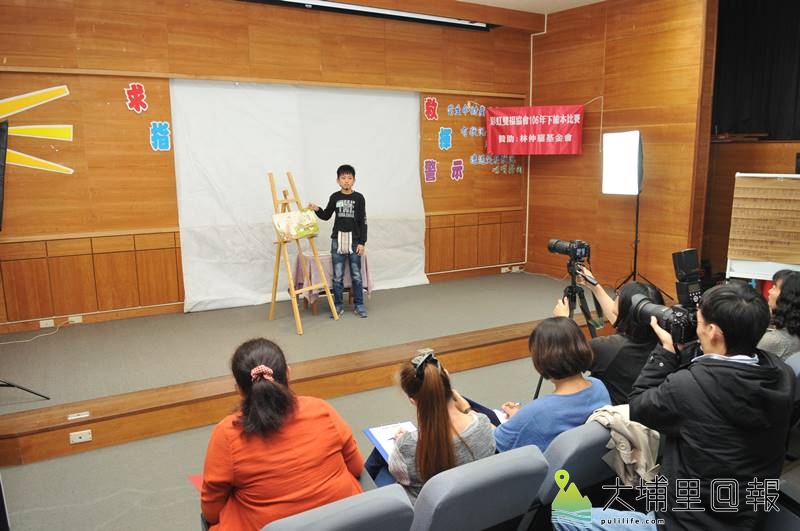 台灣彩虹雙福協會課輔班舉辦說故事比賽，讓弱勢家庭孩子上台展現自信與學習成果。（柏原祥　攝）